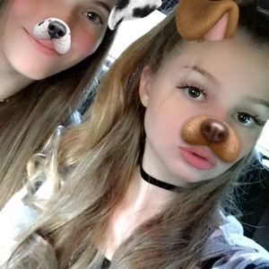 Meet your Posher, Caitlin